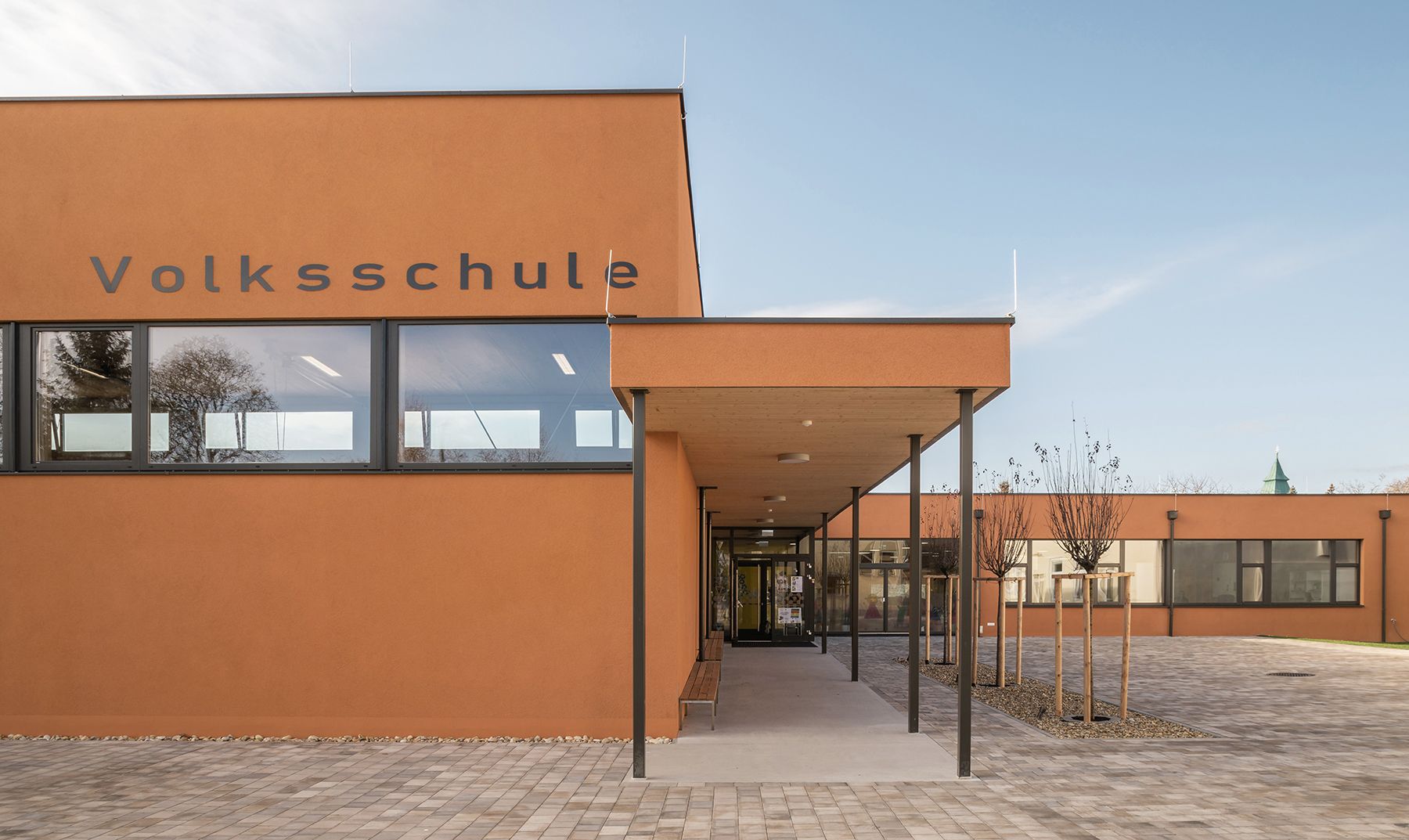 Mitten im Dorf – Volksschule Götzendorf